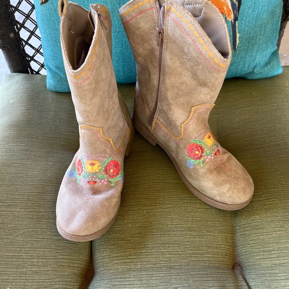 Spirit Kids Embroidered Floral Boots - Tan - Picture 1 of 7